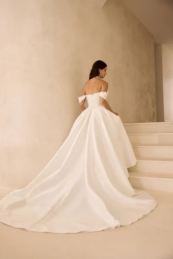 La Premiere White Duchess #3 default thumbnail